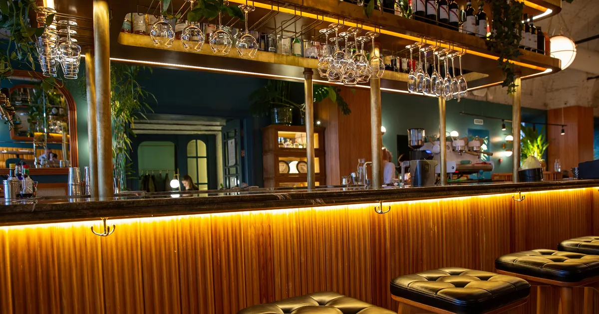 Üleriided kaovad Tartu baarides kui vits vette: käin nüüd väljas nende jopedega, millest kahju pole