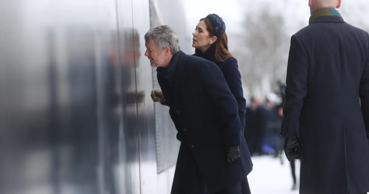 FOTOD ⟩ Taani kuningapaar asetas küünlad kommunismiohvrite memoriaalile