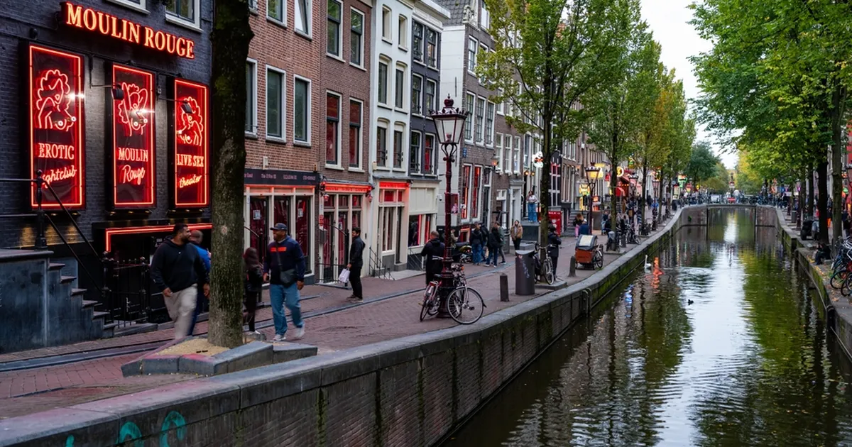 Maailma kuulsaimad seksitöötajad on 83-aastased kaksikud: teenindasime 355 000 meest, aga artriit pani karjäärile punkti