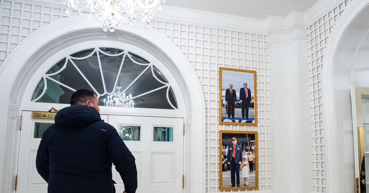 Valge Maja seinale riputati foto Trumpist ja Putinist