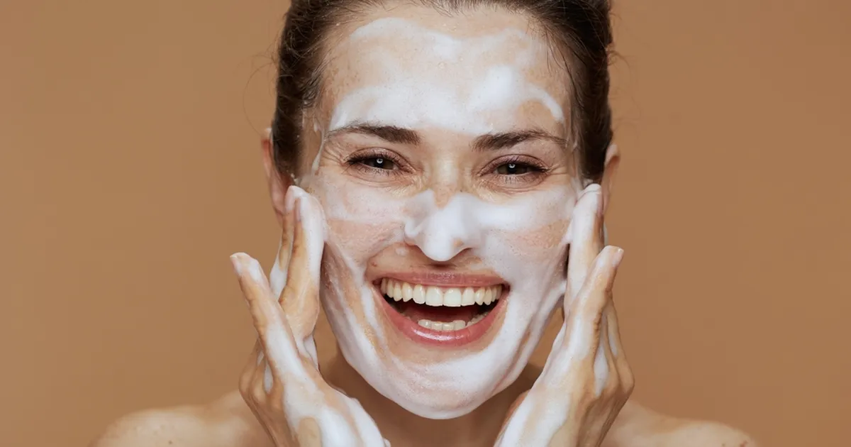 Kas pesuseebiga näo pesemine on väärt ilunipp või nahka laastav harjumus? Vastus võib üllatada