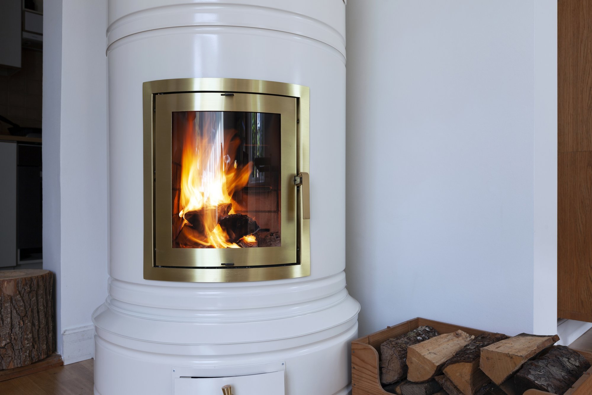 Millised on ahjukütte eelised ja puudused teiste küttelahenduste ees?