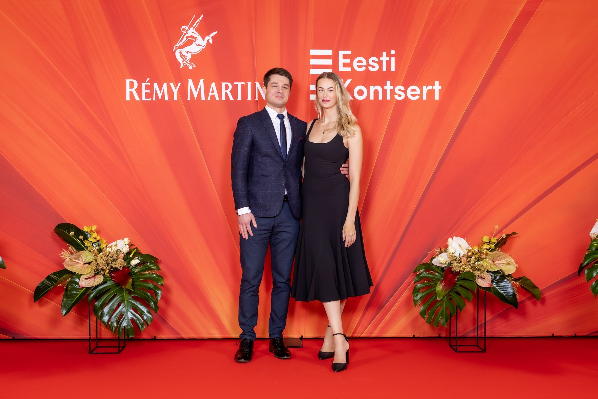 SUURED GALERIID | Leia end piltidelt! Vaata, kuidas publik Rémy Martini ja Eesti Kontserdi ühisüritusel fotoseina ees poseeris