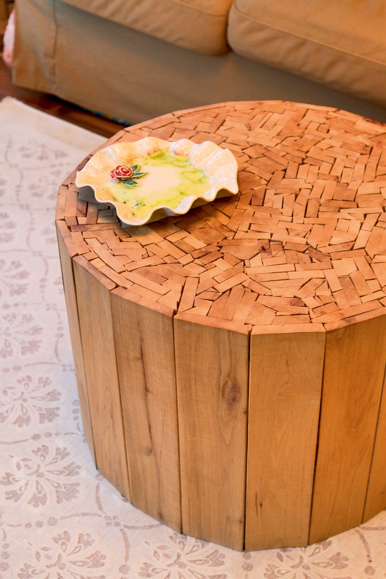 HEA IDEE | Puidujääkidest saab meisterdada omanäolise diivanilaua