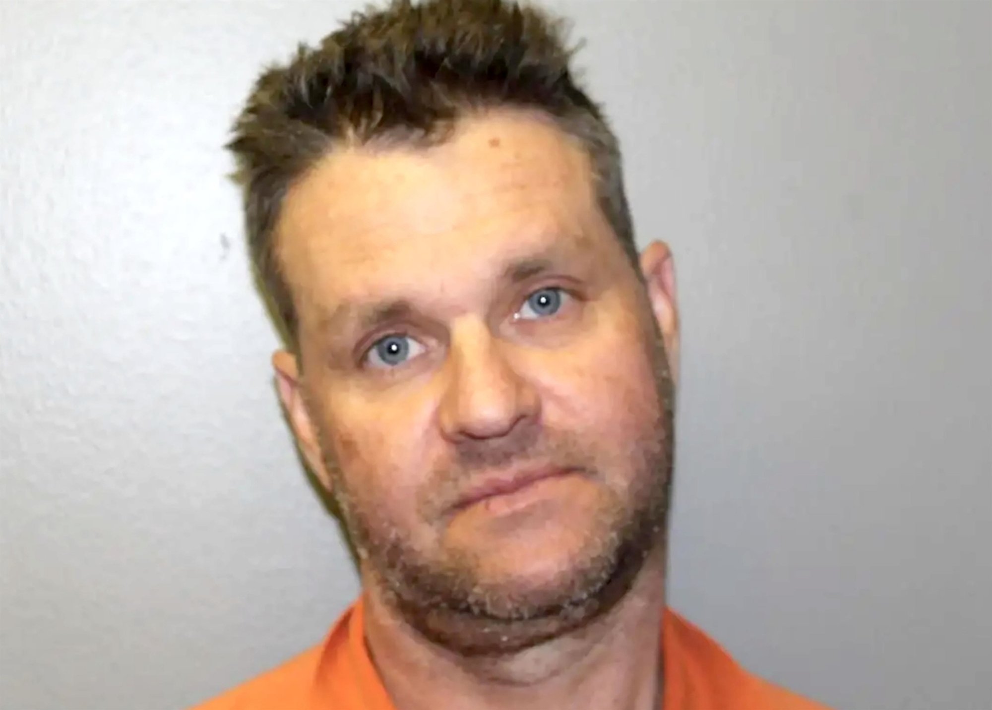 Sarja „Kodu korda“ staari üritas väikeveokiga alla ajada tema eksnaine. Mehe enda paturegister on pikk