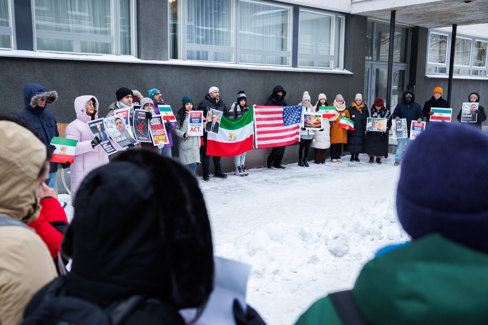 FOTOD | Iraanlased korraldasid USA saatkonna ees meeleavalduse oma rahva toetuseks