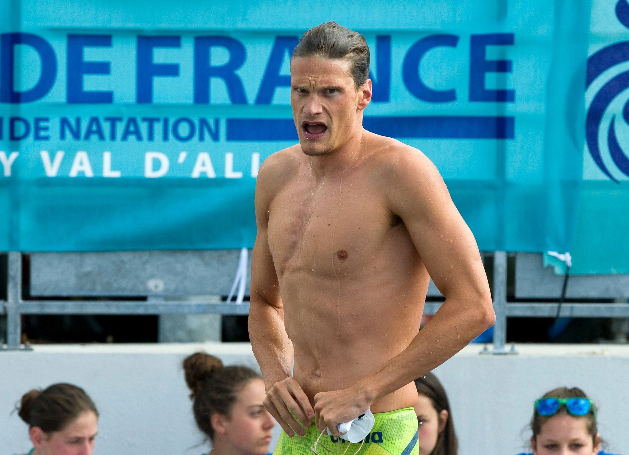 Ujumise olümpiavõitjat süüdistatakse oma treeneri 13-aastase tütre vägistamises