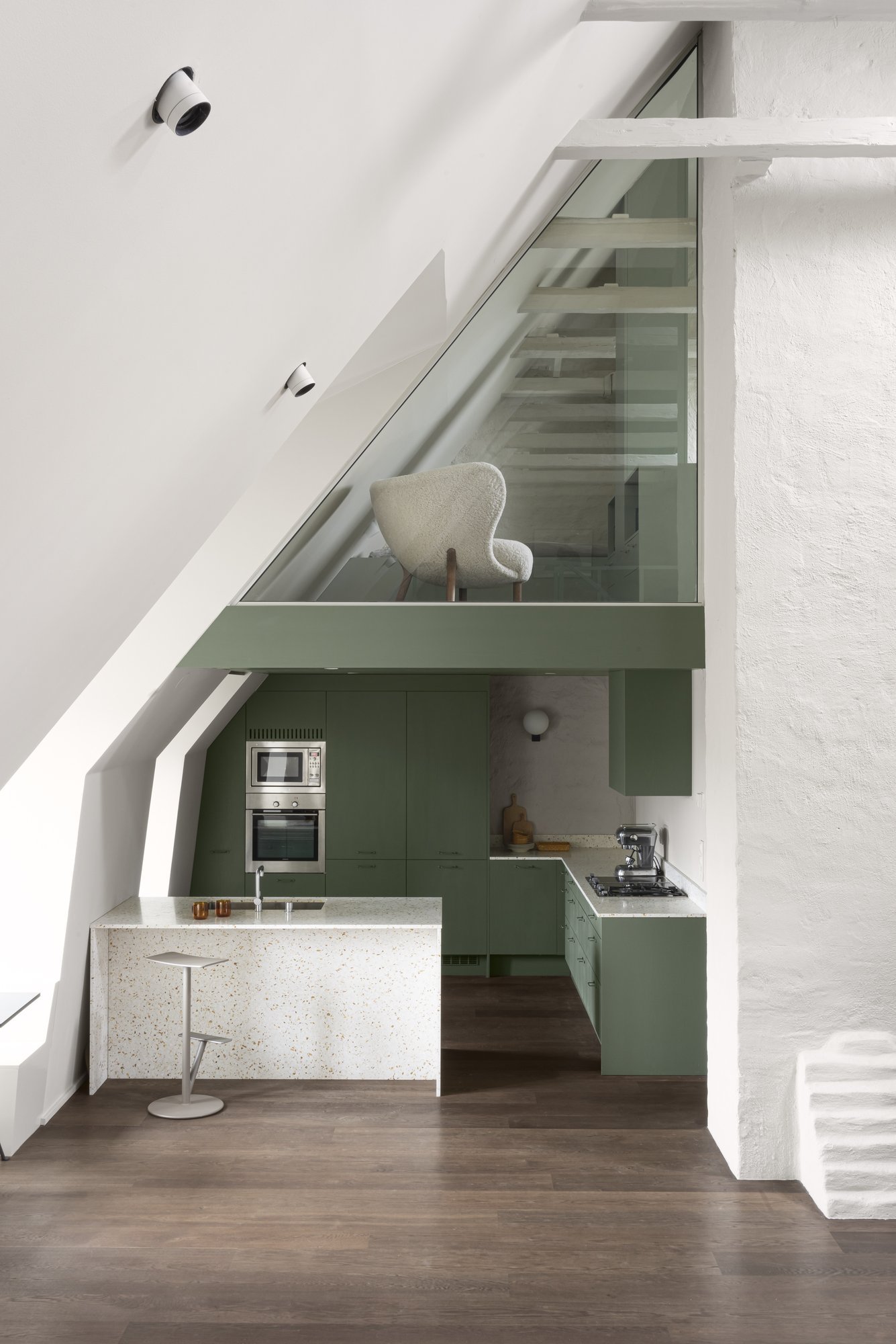 FOTOD | Võluvalt minimalistlik kodu pööningukorrusel