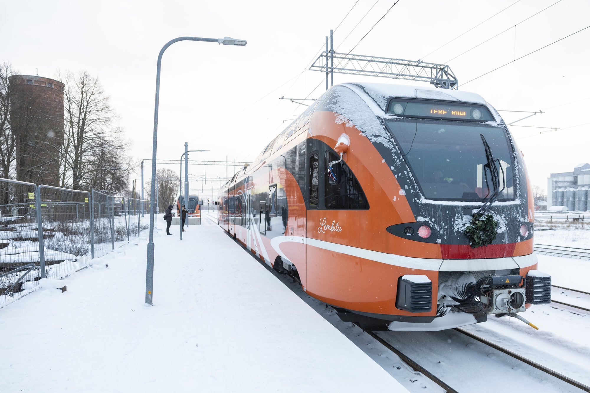 Tallinna-Valga liinil oli rongiliiklus taristurikke tõttu häiritud, reisijad olid ligi kaks tundi rongis kinni
