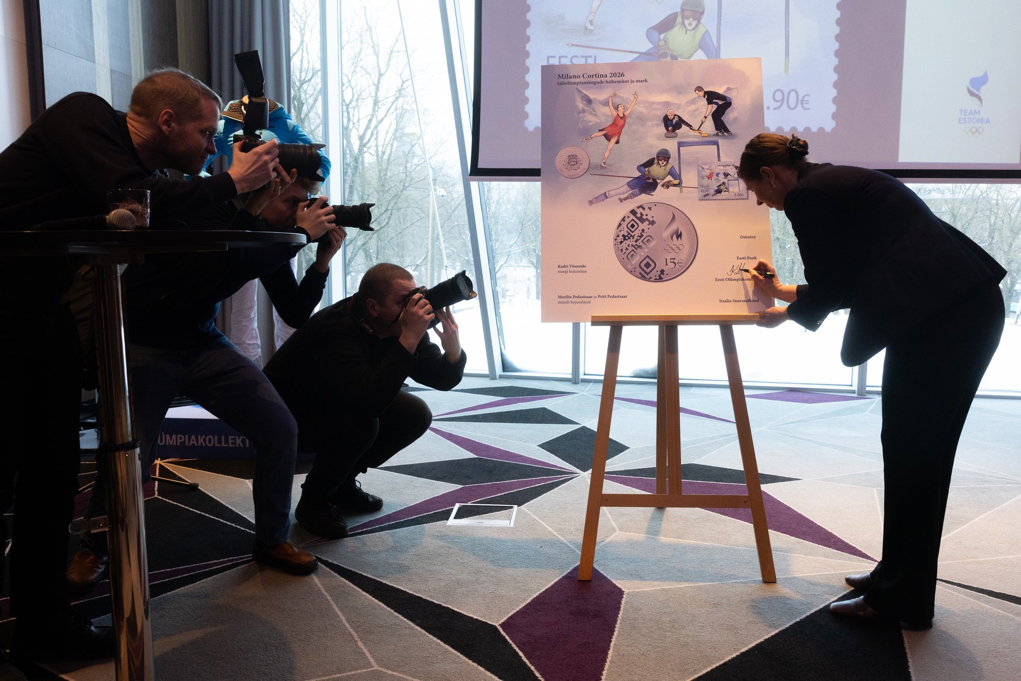 FOTOD | EOK esitles Milano-Cortina taliolümpiale pühendatud meenemünti ja postmarki