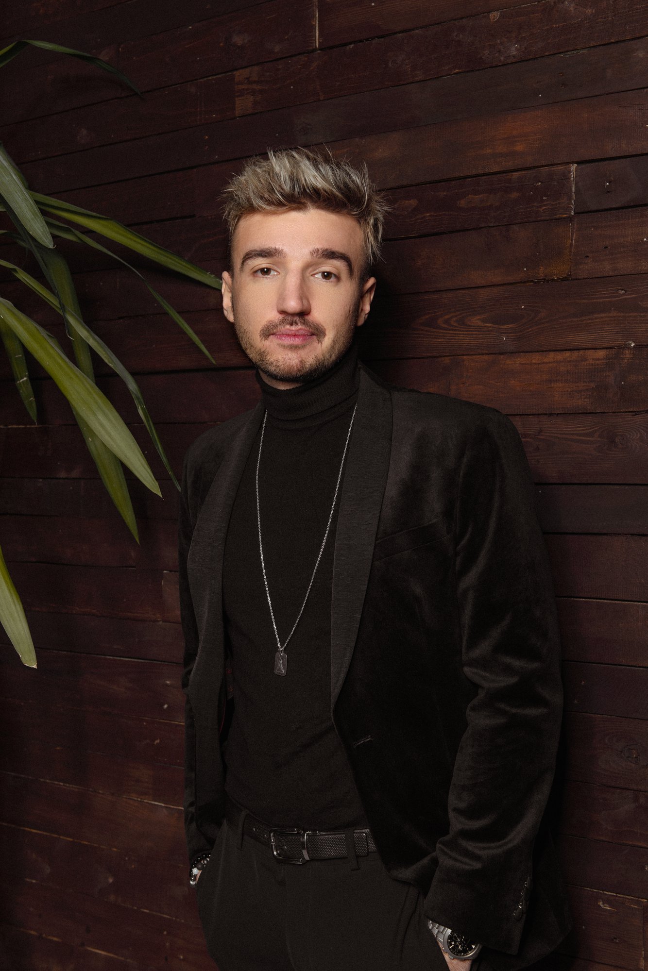 VIDEO | Uus sõiduk! Laulja Artjom Savitski soetas endale uhke BMW