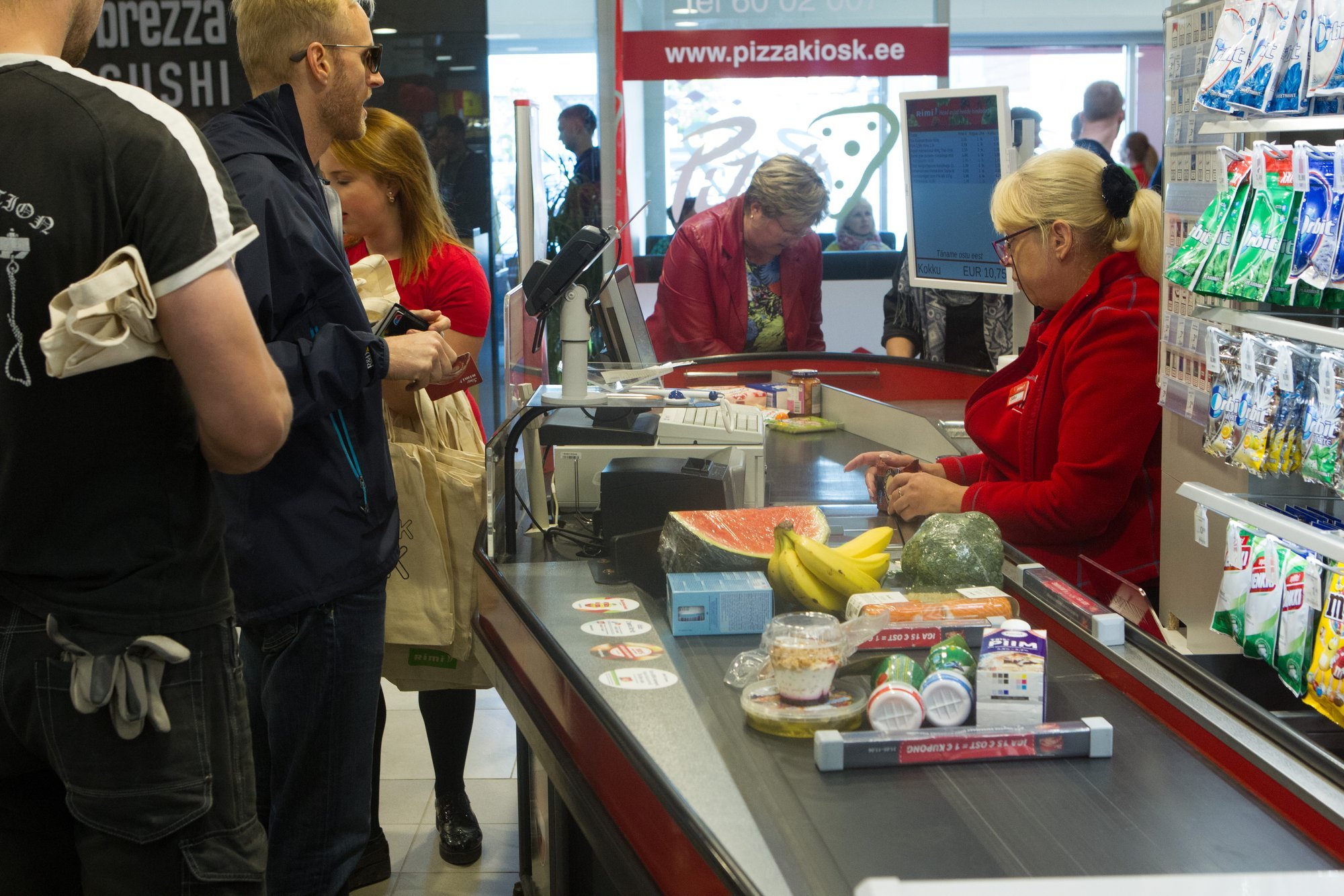 LUGEJA KÜSIB | Kas pühade ajal töötamise eest on õigus nõuda lisatasu?