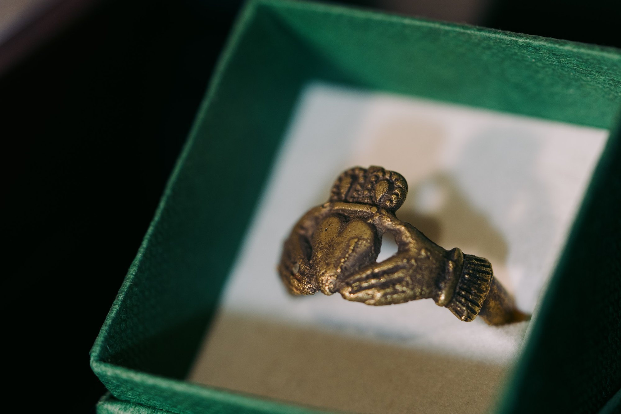 Pereäri toodab juba neljandat sajandit sama sõrmust. Suur osa tööst on parandamine, sest ehteid antakse põlvest põlve edasi