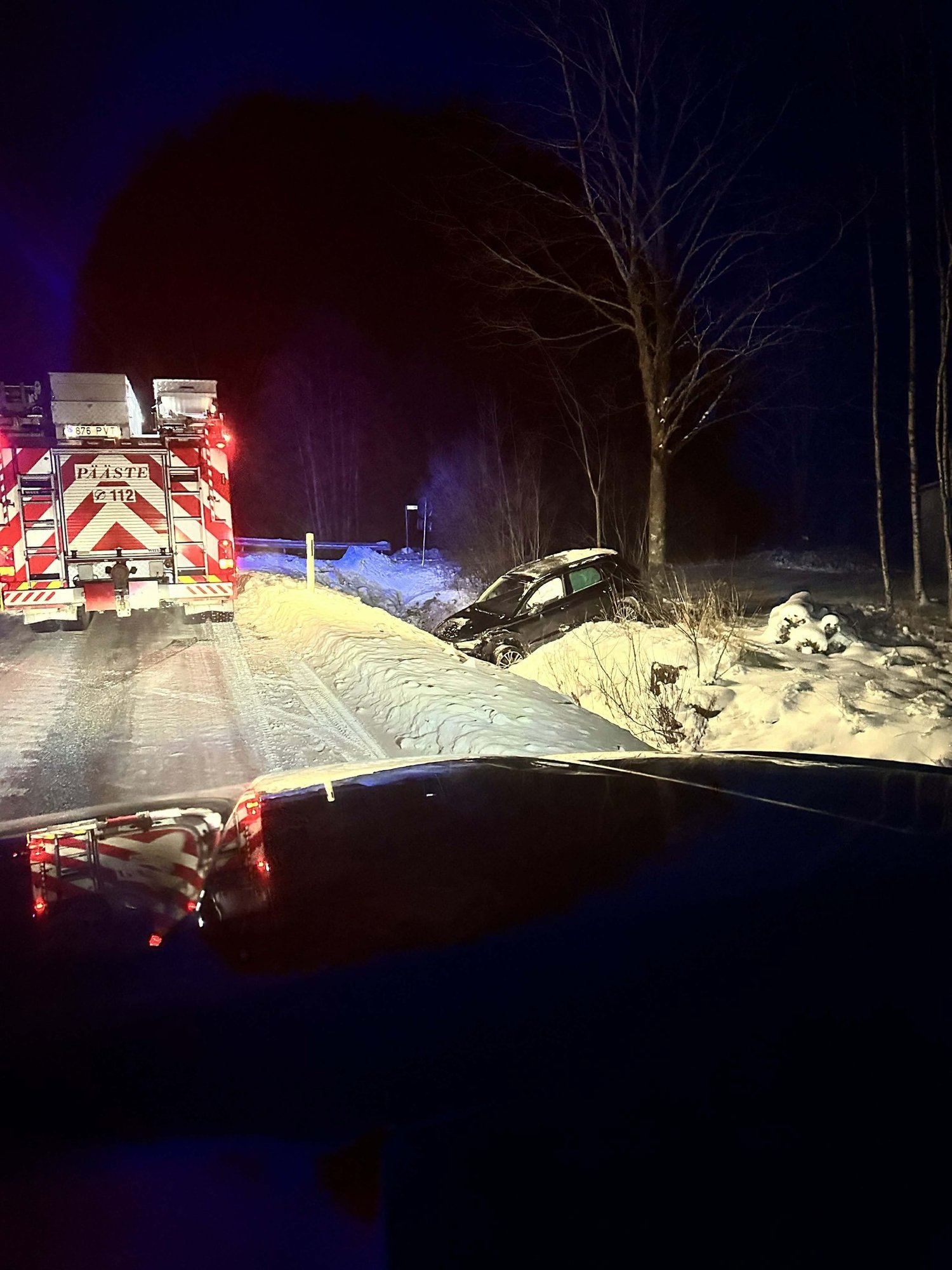 Liiklusõnnetusse sattunud naist aidanud paar: kurvaks teeb see, et auto juures ei peatunud keegi