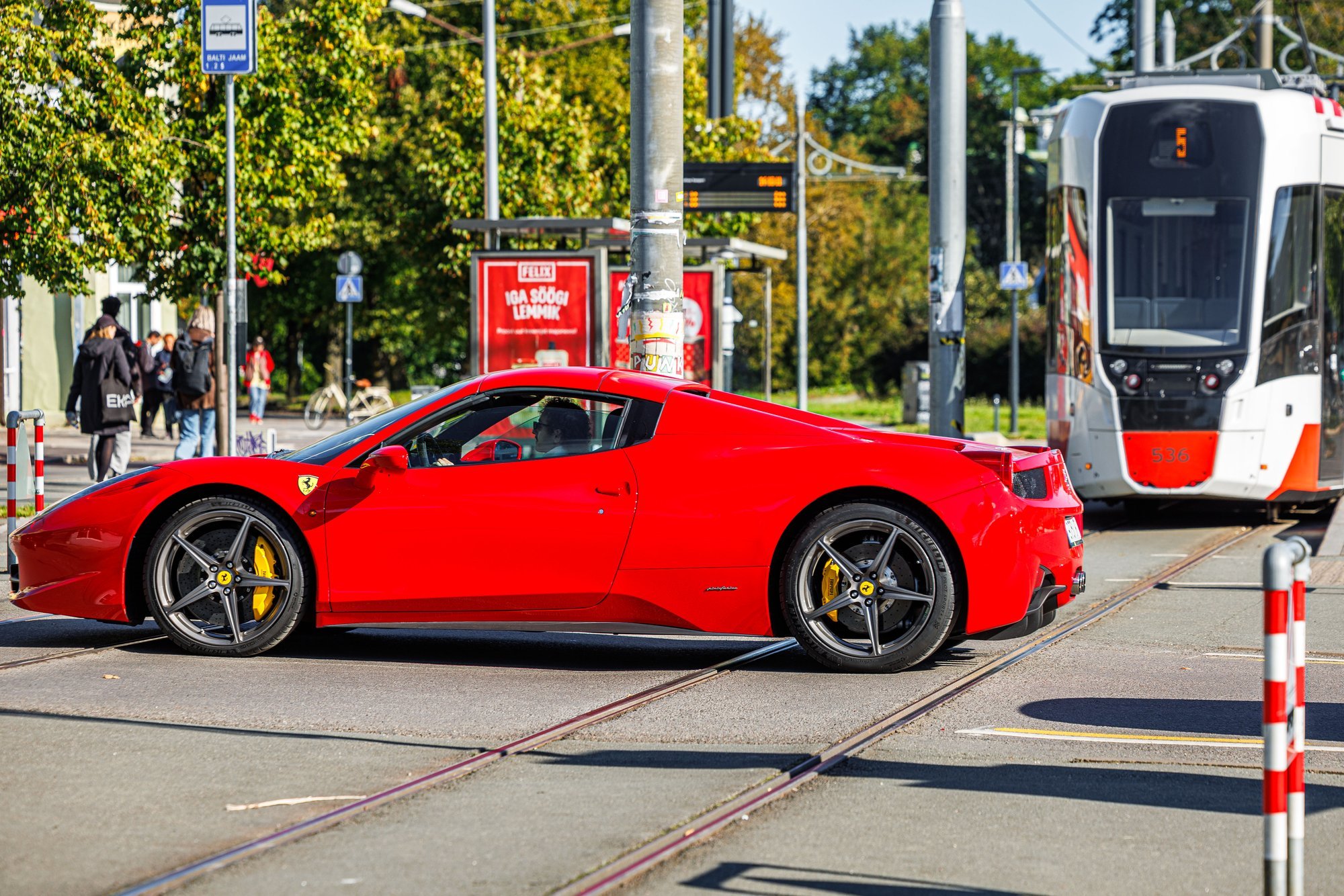 Detsembris registreeriti uusi Ferrarisid sama palju kui Nissaneid, Mazdasid, Opeleid ja Teslasid kokku