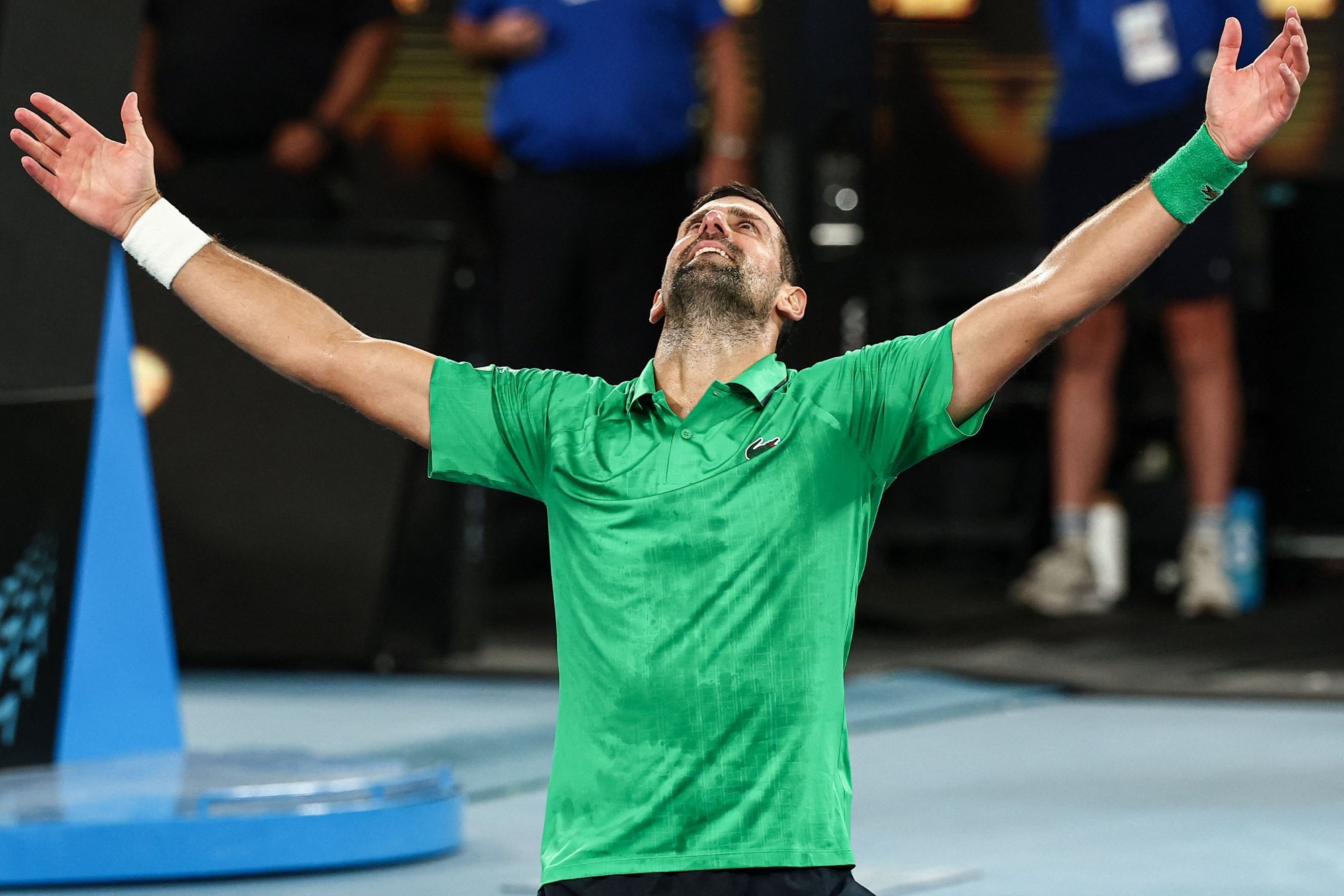 Vanameister Djokovic alistas maratonmängus Sinneri ja kohtub finaalis Alcaraziga
