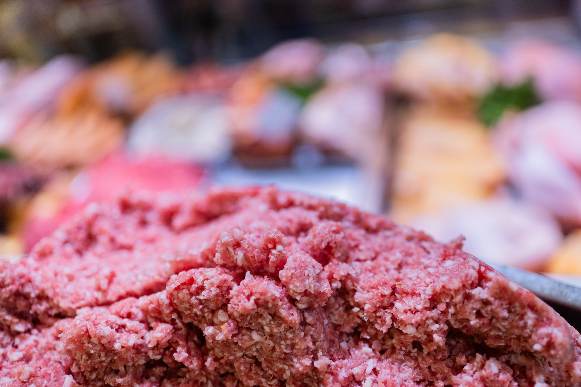 Toorainet napib ja tootmine tõrgub. Kodumaist veisehakkliha on poodidest raske leida