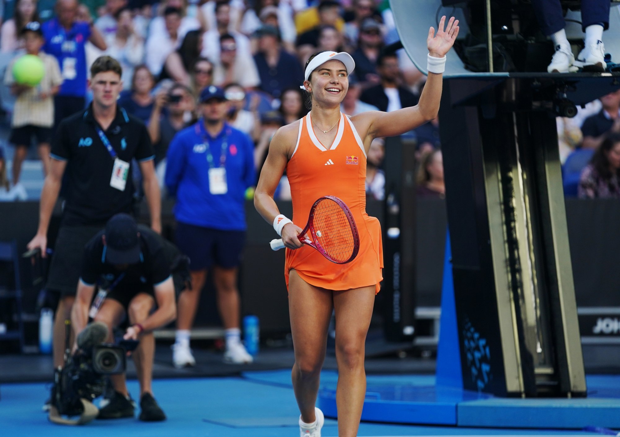 18-aastane ameeriklanna Jovic üllatas Australian Openil seitsmenda asetusega Paolinit