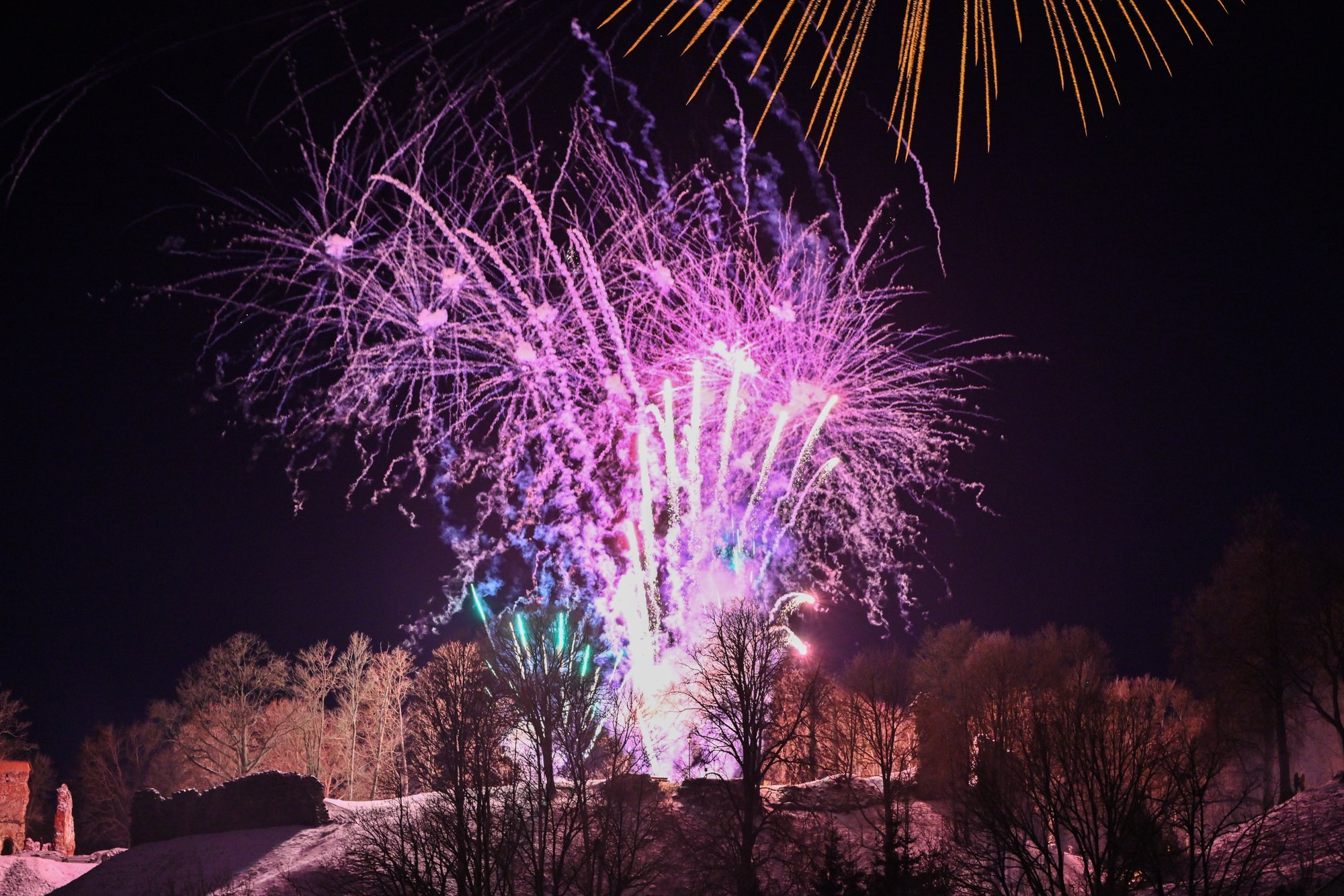 FOTOD JA VIDEO | Viljandi tervitas uut aastat vabaõhureivi ja ilutulestikusõuga