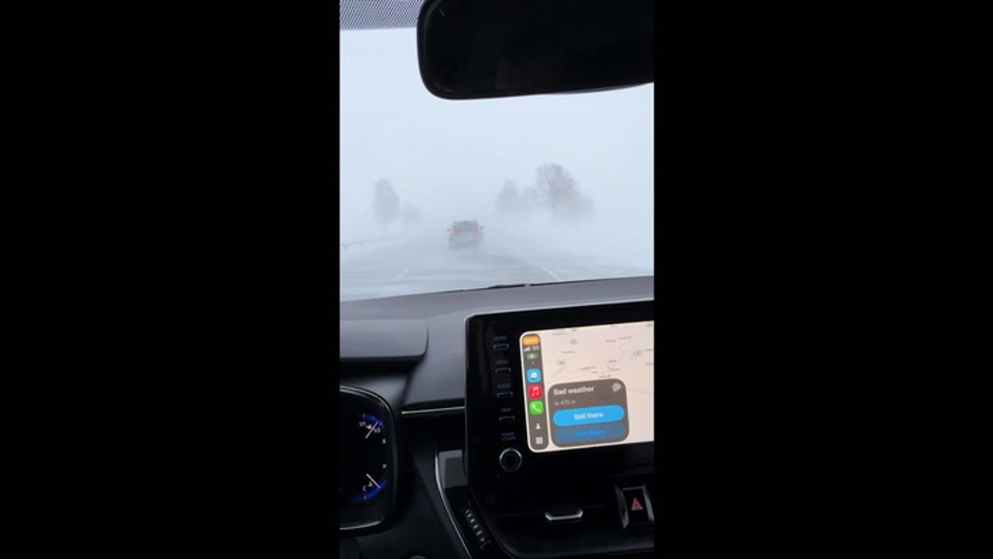 VIDEO | Ilmaolud on täna väga kehvad. Tallinn-Narva maanteel sai liiklusõnnetuses kaks inimest viga