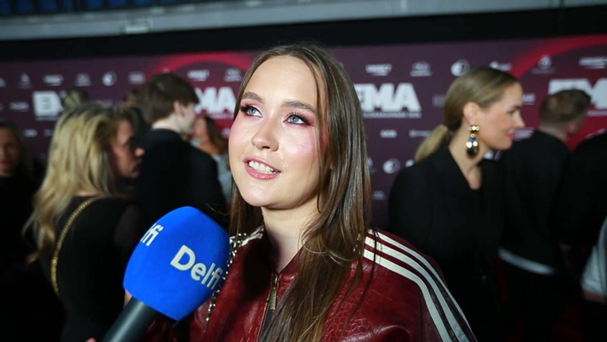 Aasta laulukirjutaja Emily J suurte plaadifirmade turult kadumisest: rohkem raha jääb artistide kätte