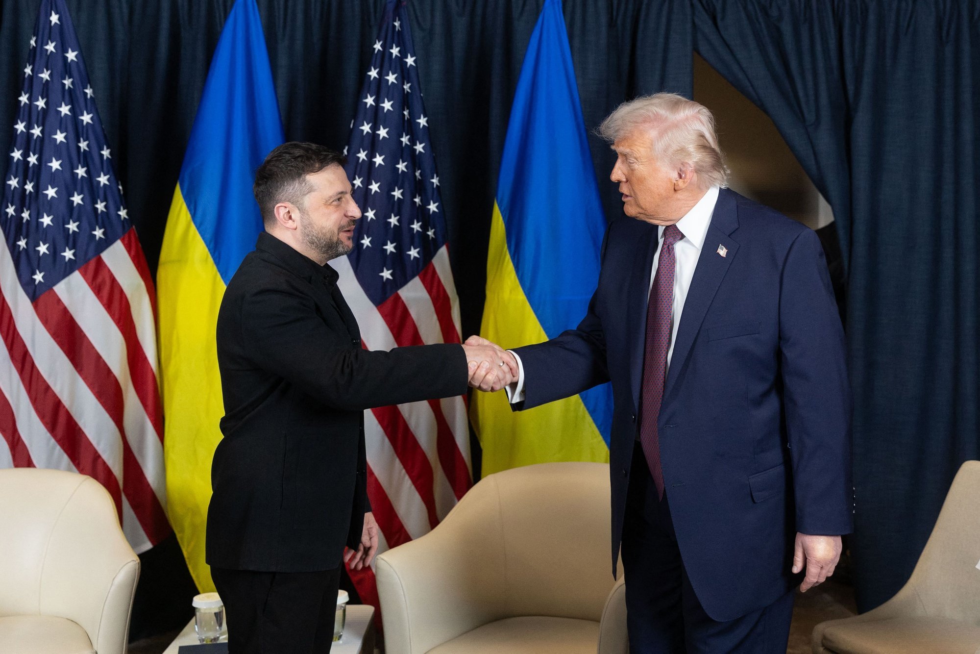 SÕJARAPORT | Teet Kalmus: selgus Zelenskõi vastumeelsuse põhjus - sõja ajal ei anna USA Ukrainale julgeolekugarantiisid. Ta peab uskuma Trumpi ausõna