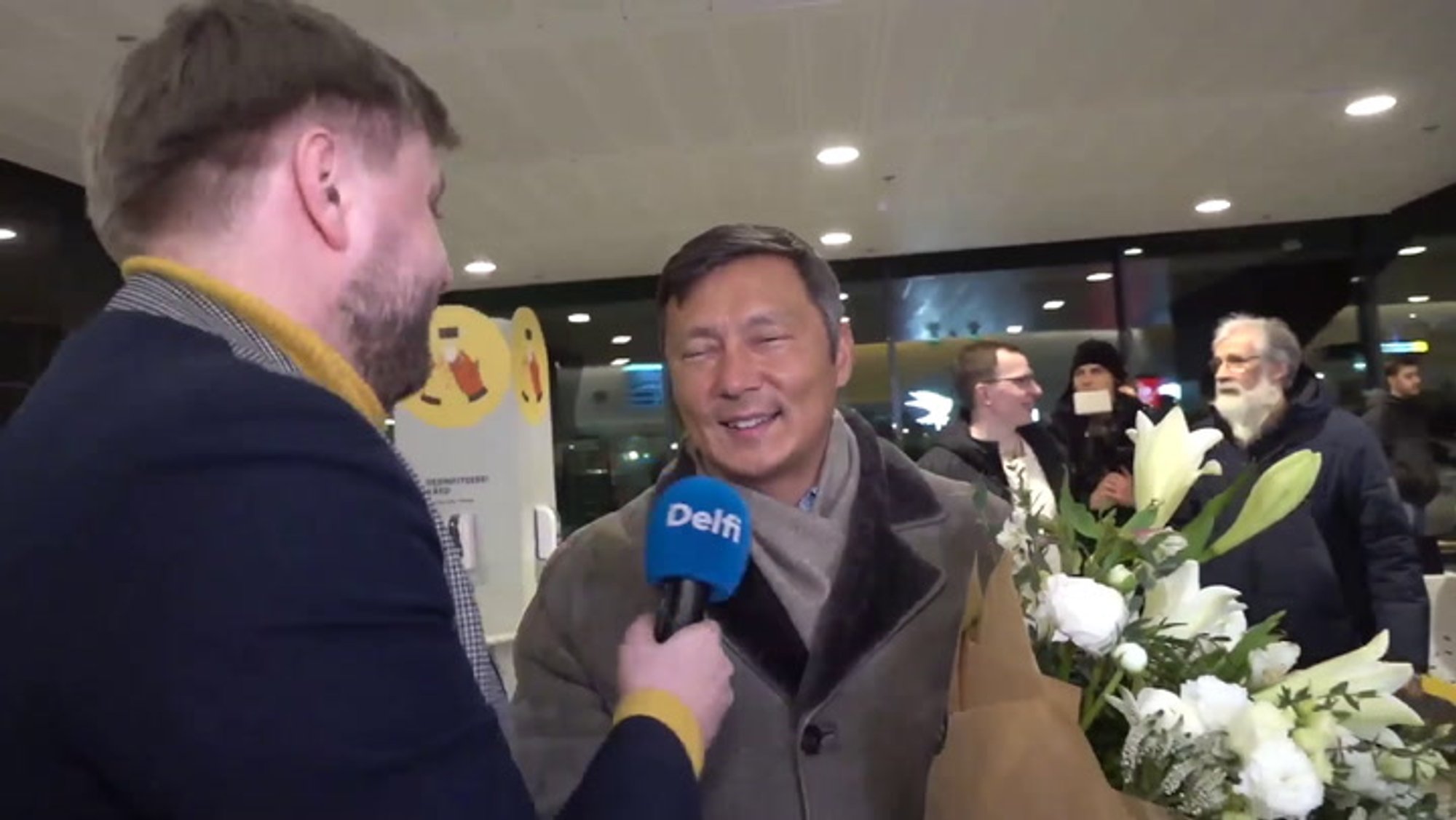 DELFI VIDEO | Petrõkinat lennujaama tervitama tulnud Kõlvart: tegelesime Niina isaga koos taekwondoga