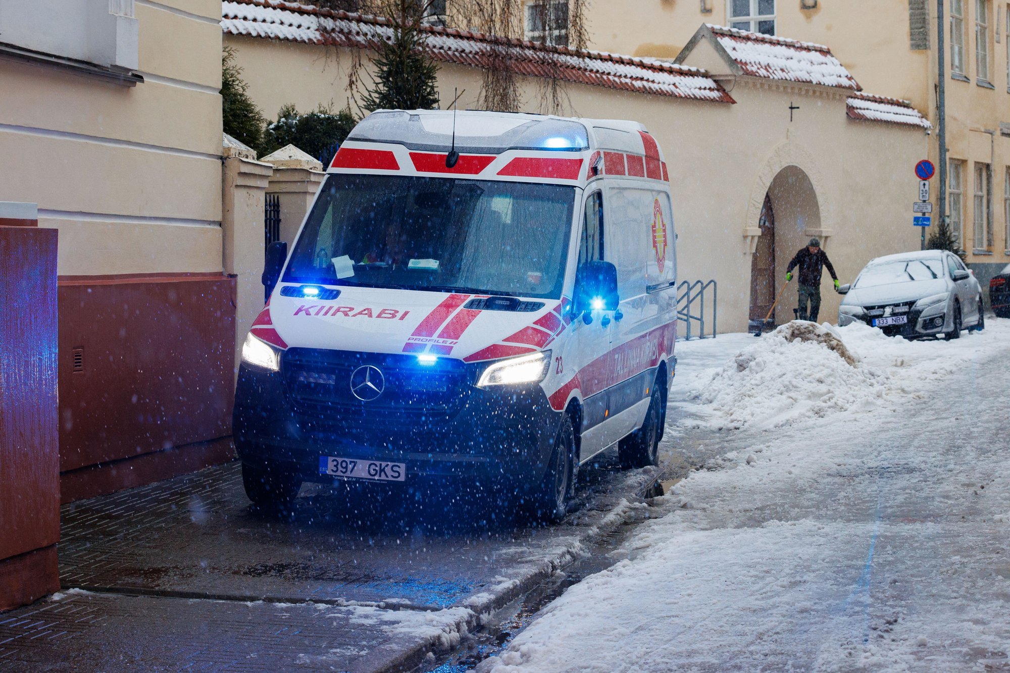 Tallinnas Pärnu maanteel leiti surnud mees