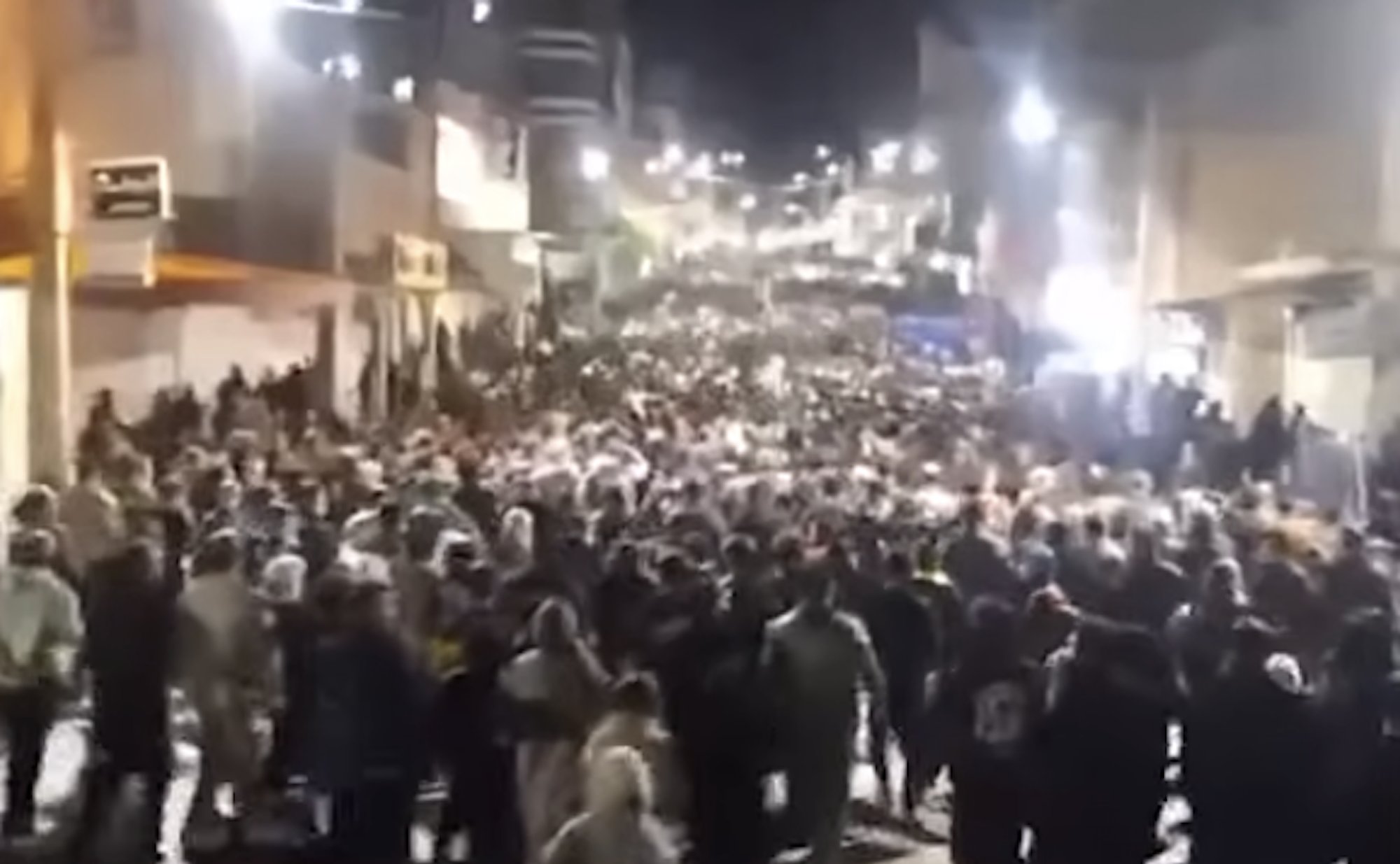 VIDEOD | Meeleavaldajad vallutavad Iraanis linnu ja sunnivad politsei taganema. Protestid on kasvanud rahvaülestõusuks