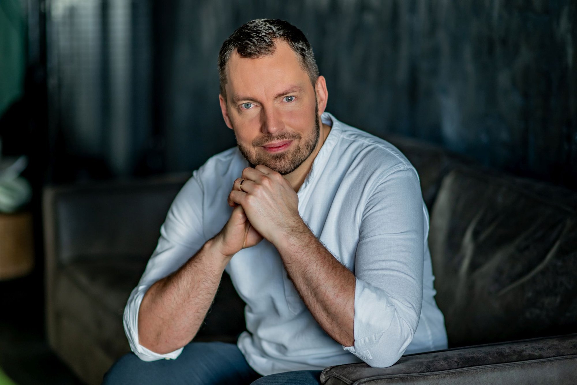 Kui puhkus ka enam ei aita. Juhtimisekspert: töötajad ei tohiks õppida taluma süsteemi, mis neid lõhub