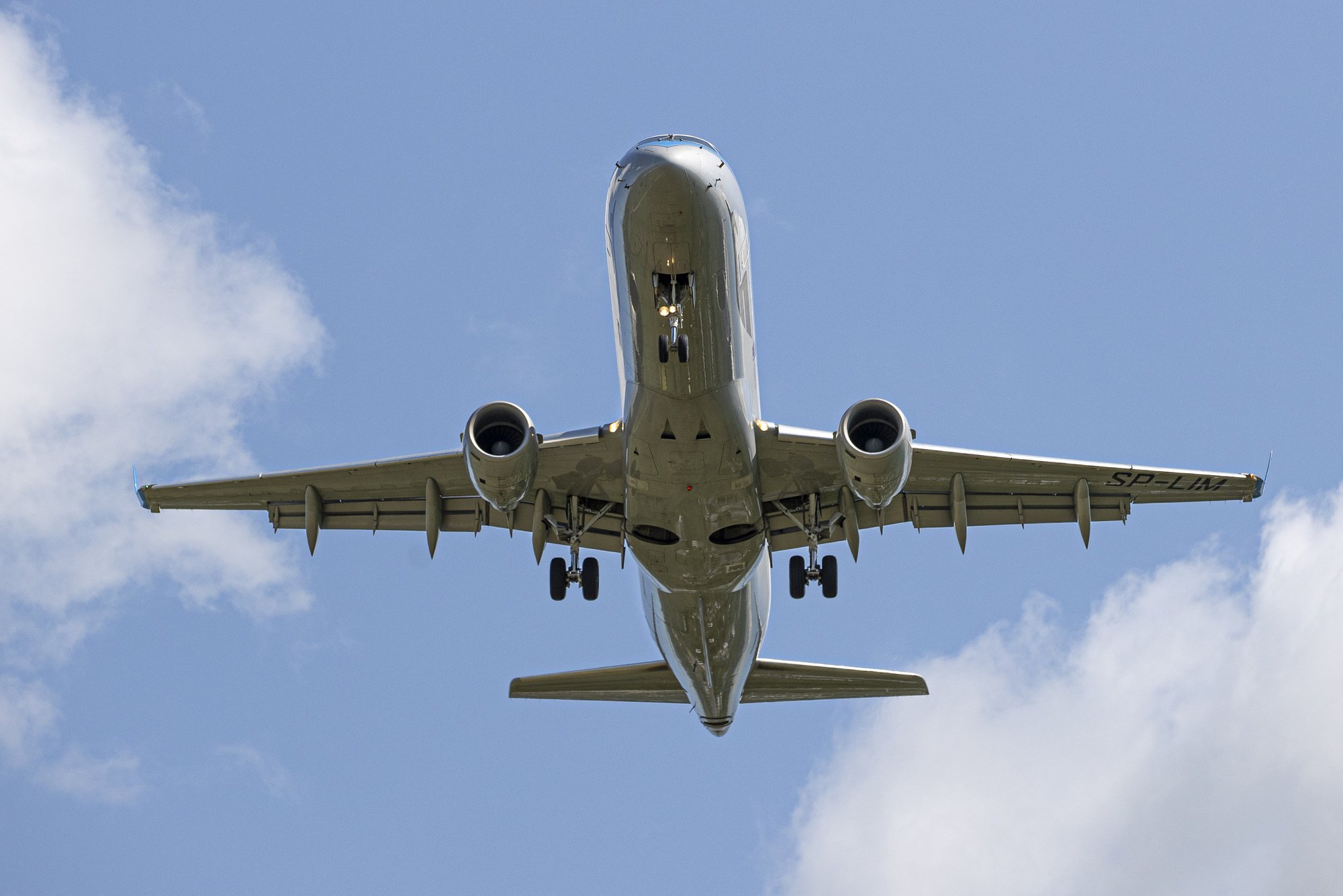 EKSPERT SELGITAB | Miks on iPhone’i akud hakanud lennukis paisuma? Kas sellisest telefonist saab veel asja?