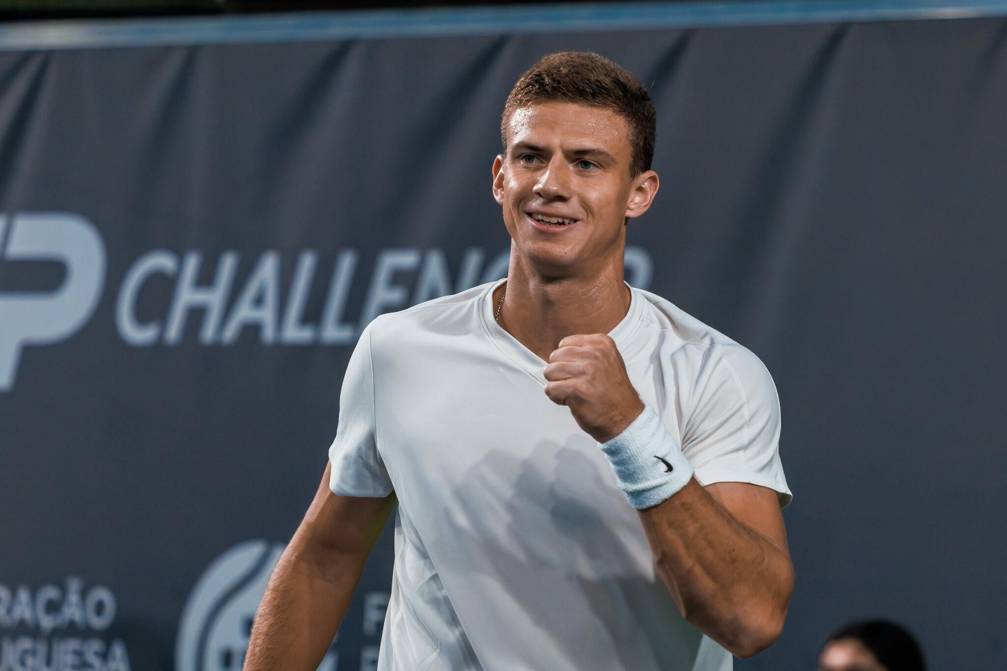 Eesti tennisistide duell Prantsusmaal jäi poolikuks. Lajal andis Glinkale loobumisvõidu