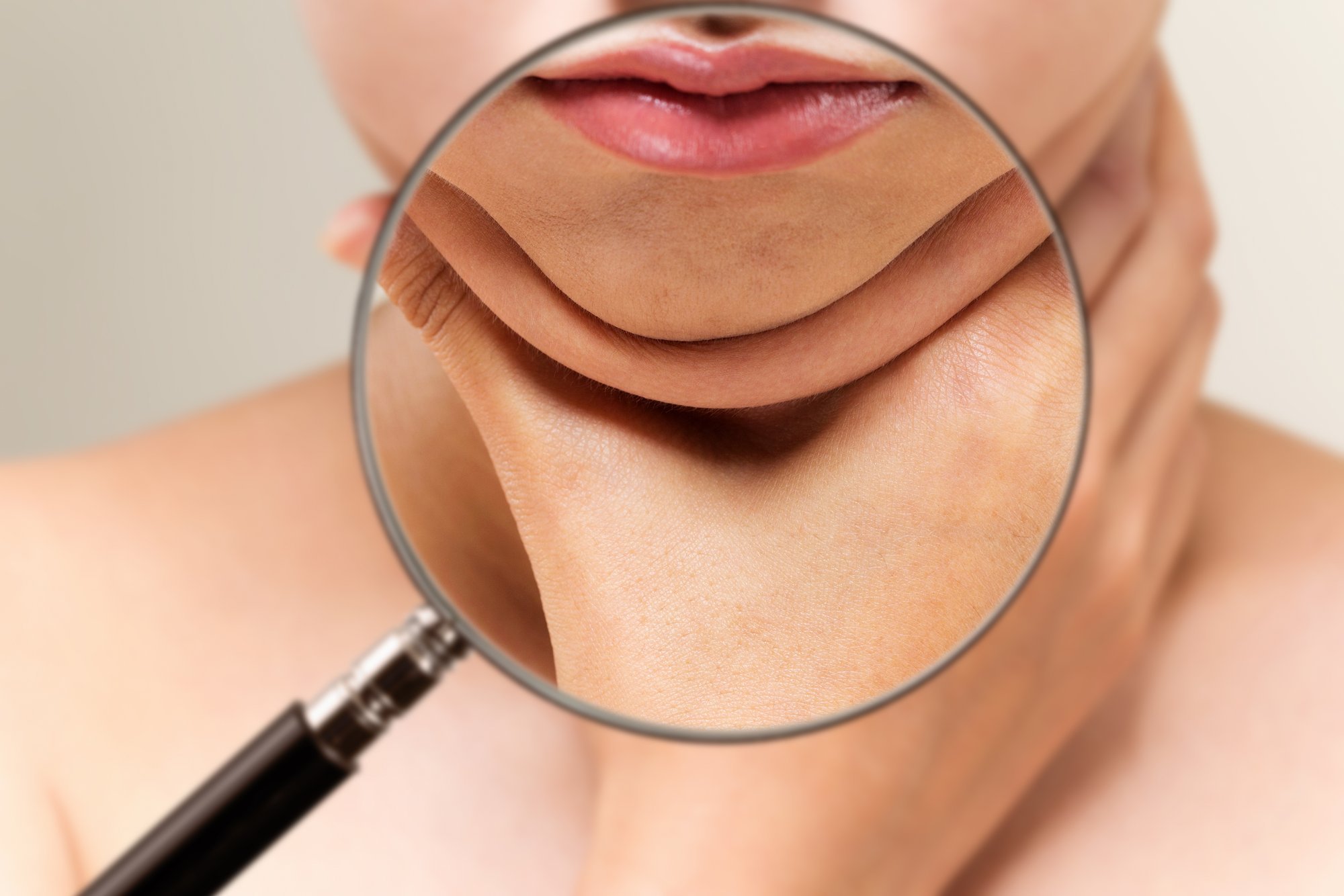 Lõualott langetab enesekindlust? Plastikakirurg dr Siim Simmo soovitab vastavalt vanusele sobivaid lahendusi