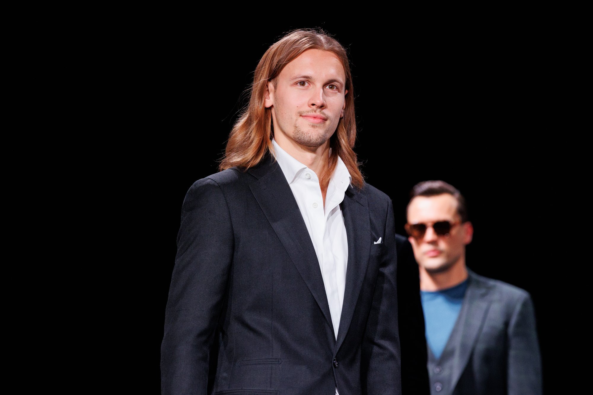 KLÕPS | Teineteise embuses! Franz Malmsten puhkab kaaslannaga soojal maal