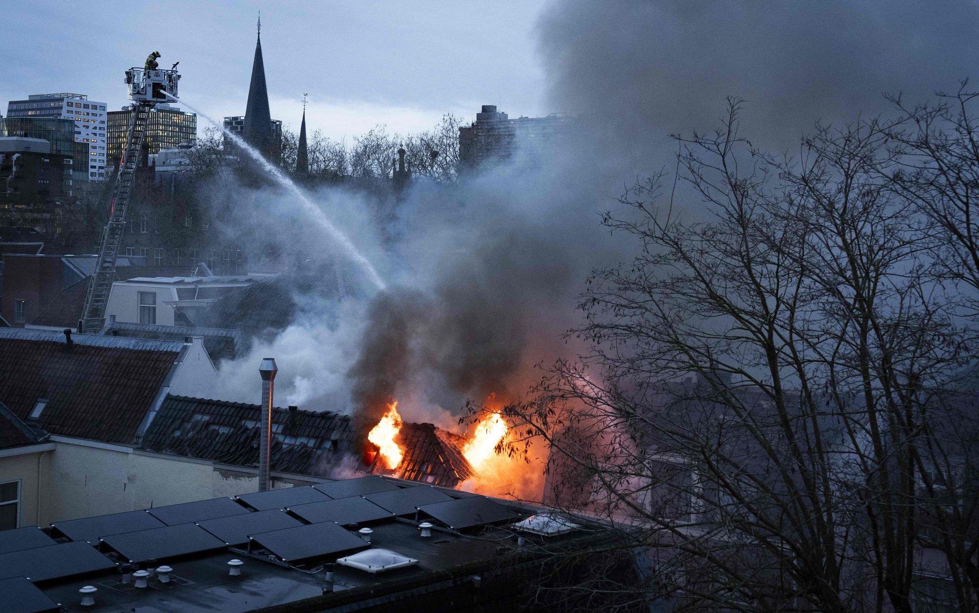 Hollandi linnas Utrechtis puhkes plahvatuse järel ulatuslik tulekahju