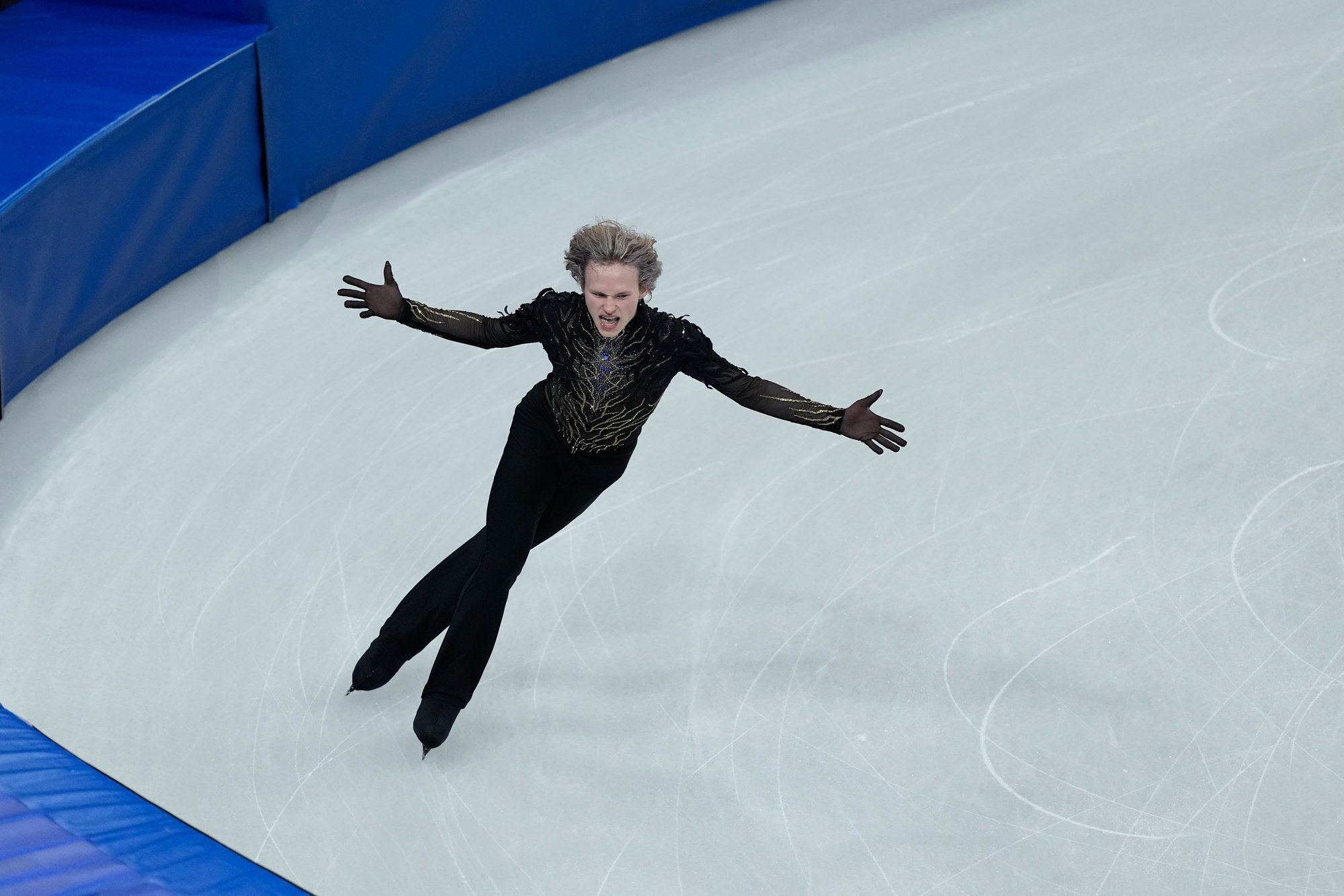 Iluuisutäht Malinin kindlustas USA-le võistkonnavõistluse esikoha, Itaalia võitis järjekordse medali