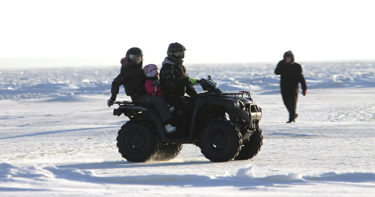 OHTLIKUD JÄÄOLUD ⟩ Kolga lahel vajus läbi jää mitu inimest ja ATV