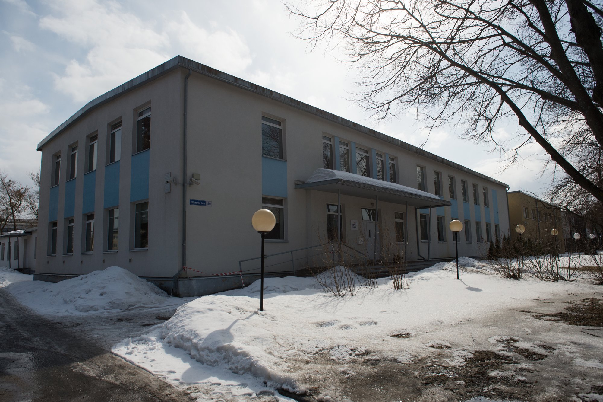 Nooruk suri üledoosi tõttu. Turvakeskuse juhataja palus päev enne juhtunut narkokoera kaasamist, ent politseil polnud selleks juriidilist alust