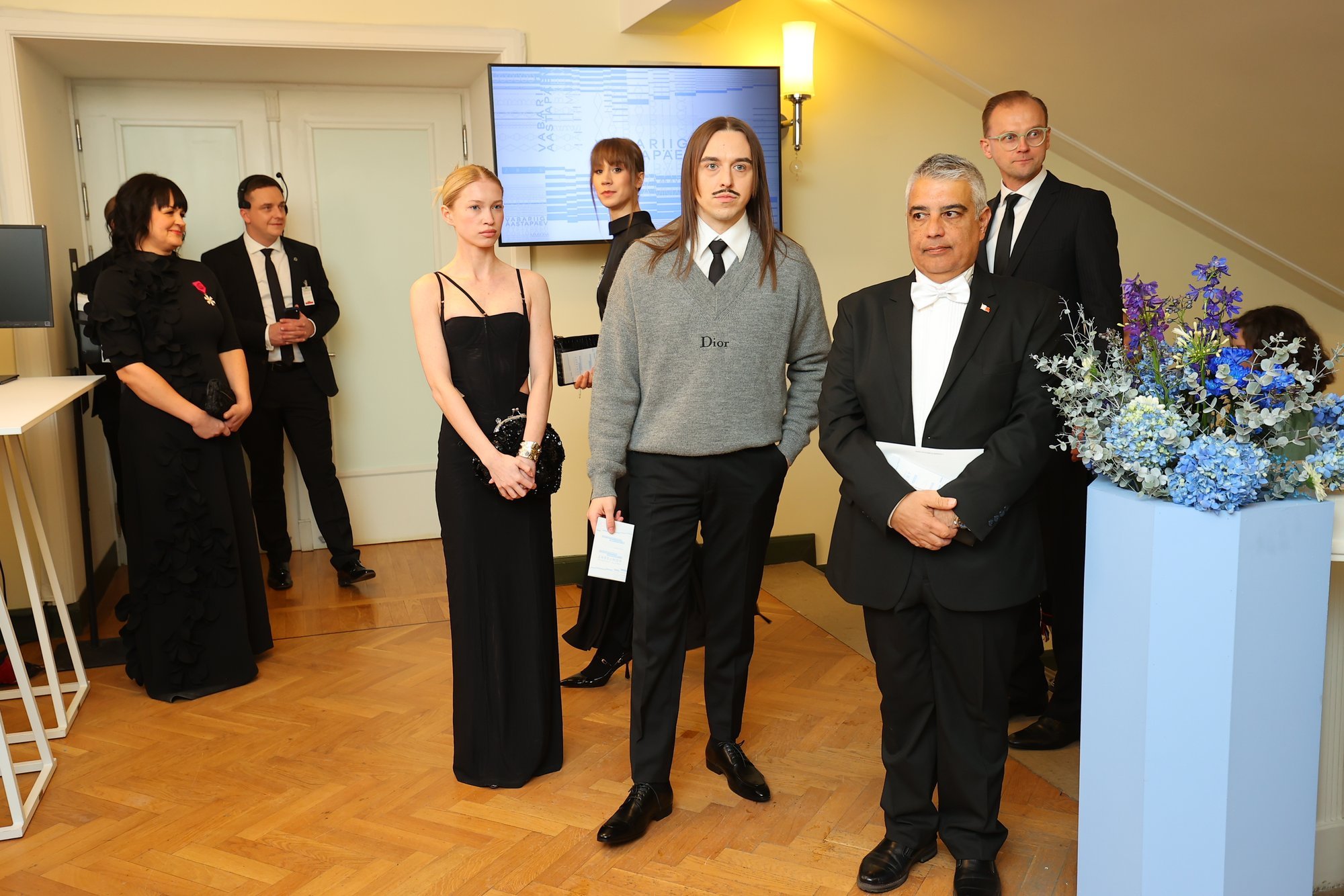 FOTOD | Kus on ülikond? Riietusreeglitele vilistav Tommy Cash väisab presidendi vastuvõttu kauni pruudi seltsis