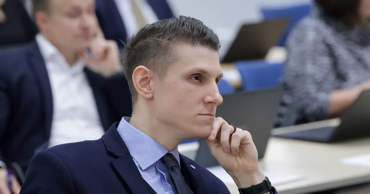 MARTIN EHALA ⟩ Viisakas või mitte, kärekeelne Kris Kärner täidab ajaloolist missiooni