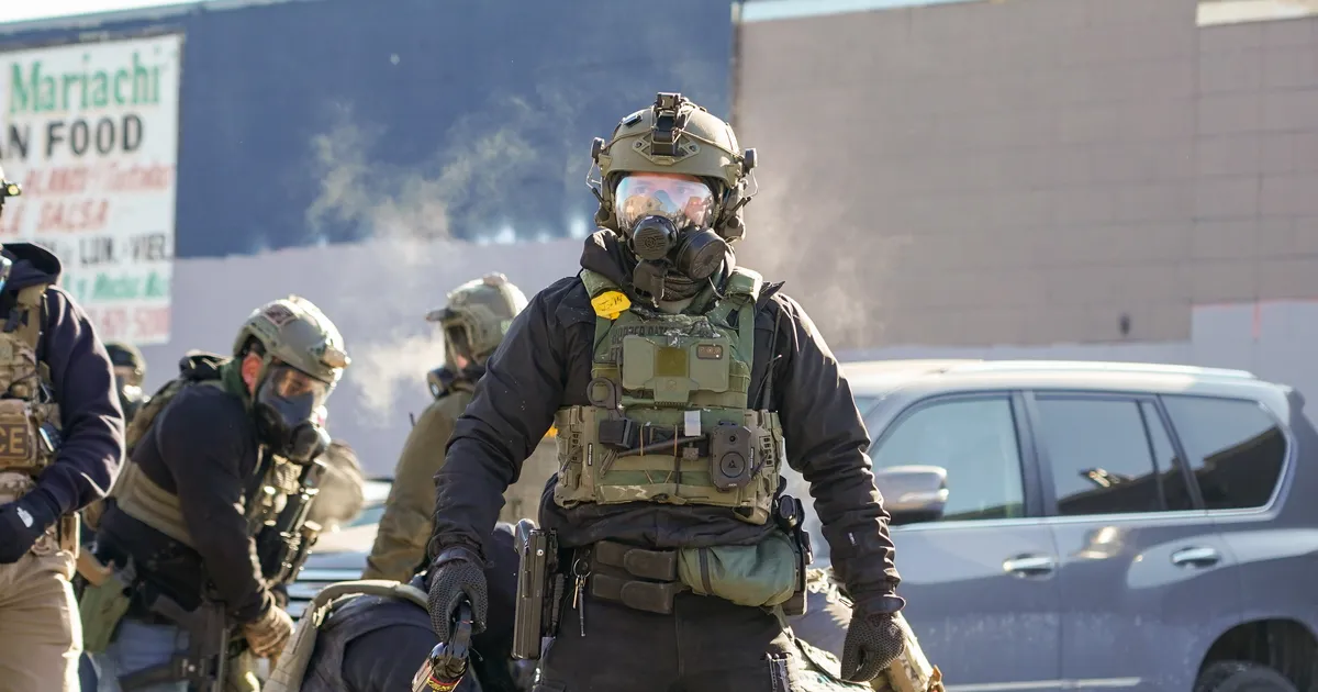 VIDEO JA PILDID ⟩ Kuidas «Trumpi Gestapoks» ristitud ICE uusi liikmeid värbab