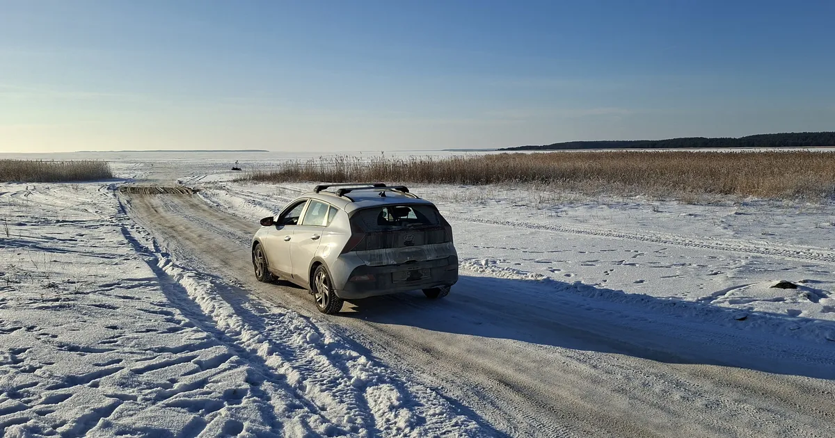 GALERII JA VIDEO ⟩ Noarootsi ja Haapsalu vahel käib isetekkelisel jääteel kibe liiklus