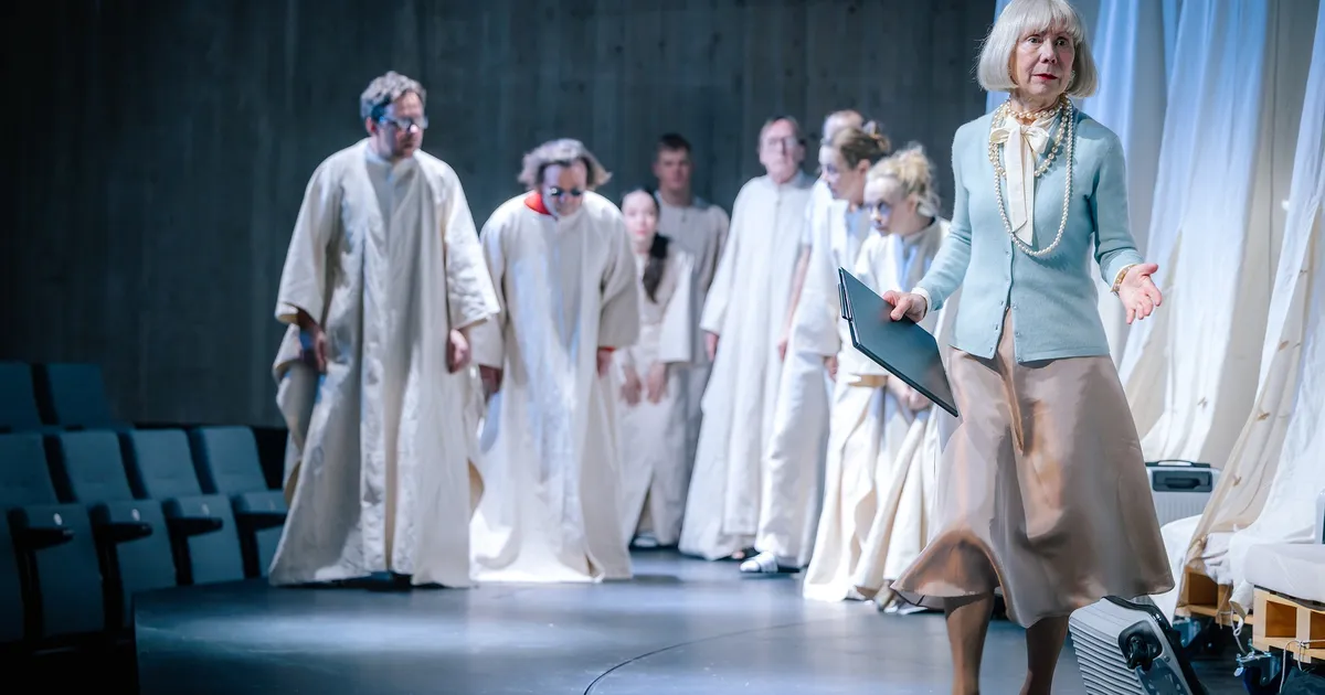 LINNATEATRI ESIETENDUS ⟩ Kui naisest saab patriarhaadi mööbel