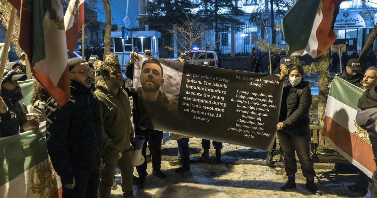 Avalikule hukkamisele määratud Iraani kuulsaim meeleavaldaja pääses vabadusse