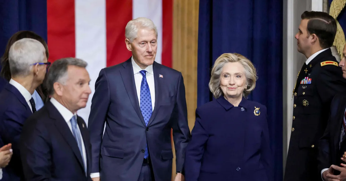 Clintonid annavad esindajatekoja Epsteini-juurdluses tunnistusi