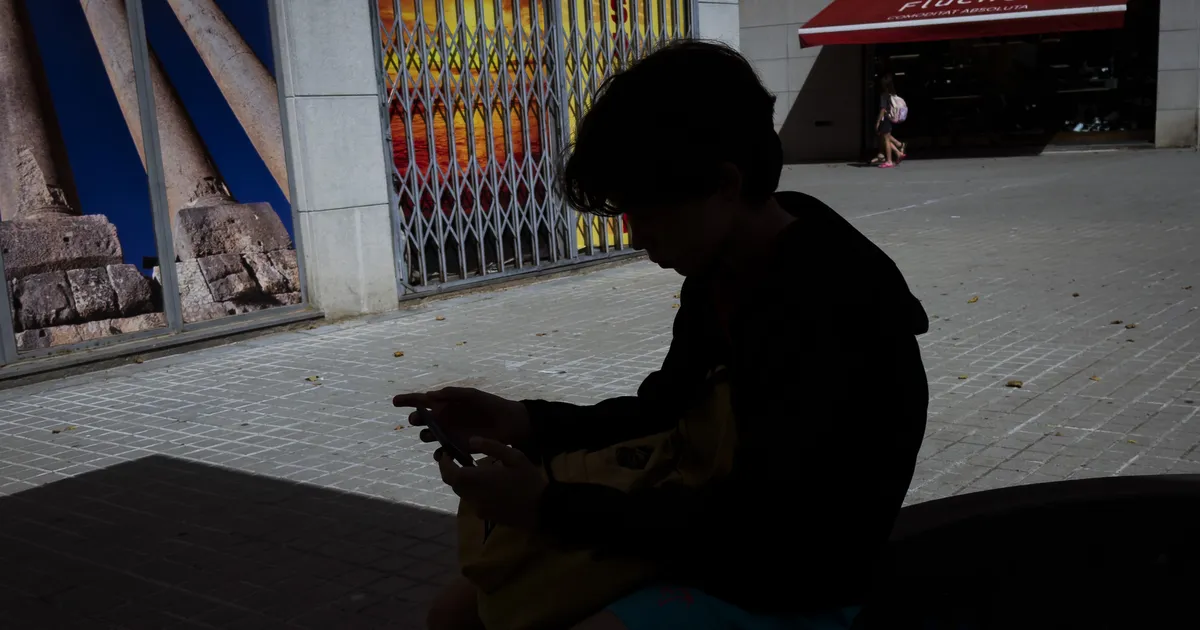 Hispaania keelab sotsiaalmeedia kasutamise alla 16-aastastele