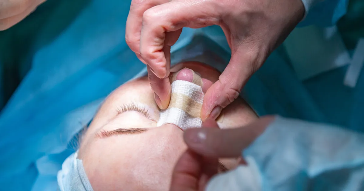 ILU OHVER ⟩ Kirurgi teeselnud naine tegi patsiendile sunniviisiliselt lõikuse, ohver jäi püsivate armide ja traumaga