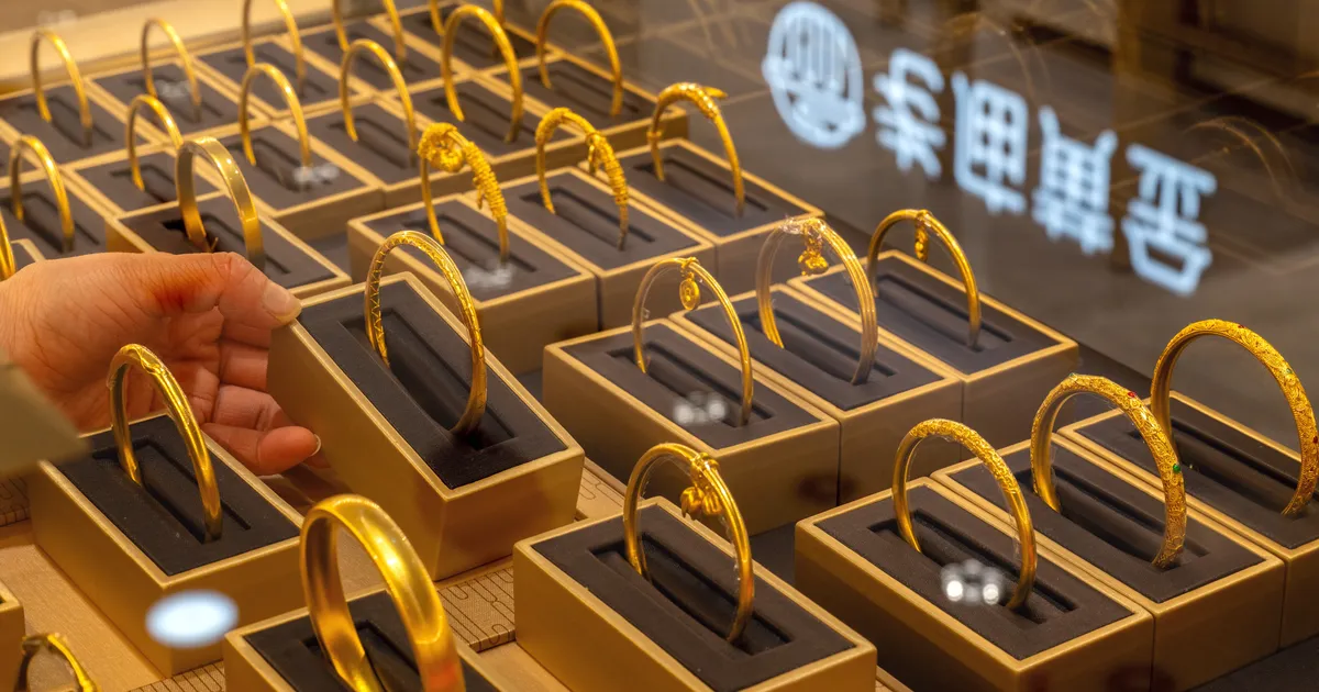 SAAGE TUTTAVAKS ⟩ Kulla ja hõbeda hinnarallile annavad hagu need Hiina «tädid»