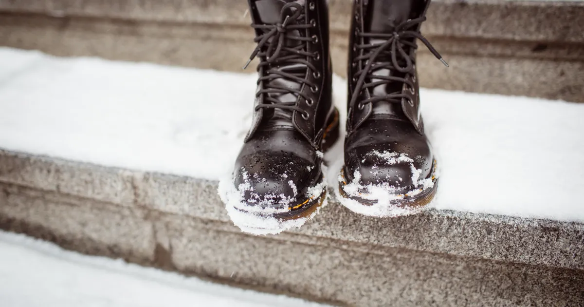 VÄHESED TEAVAD ⟩ Ootamatu vahend eemaldab inetud soolaplekid saabastelt