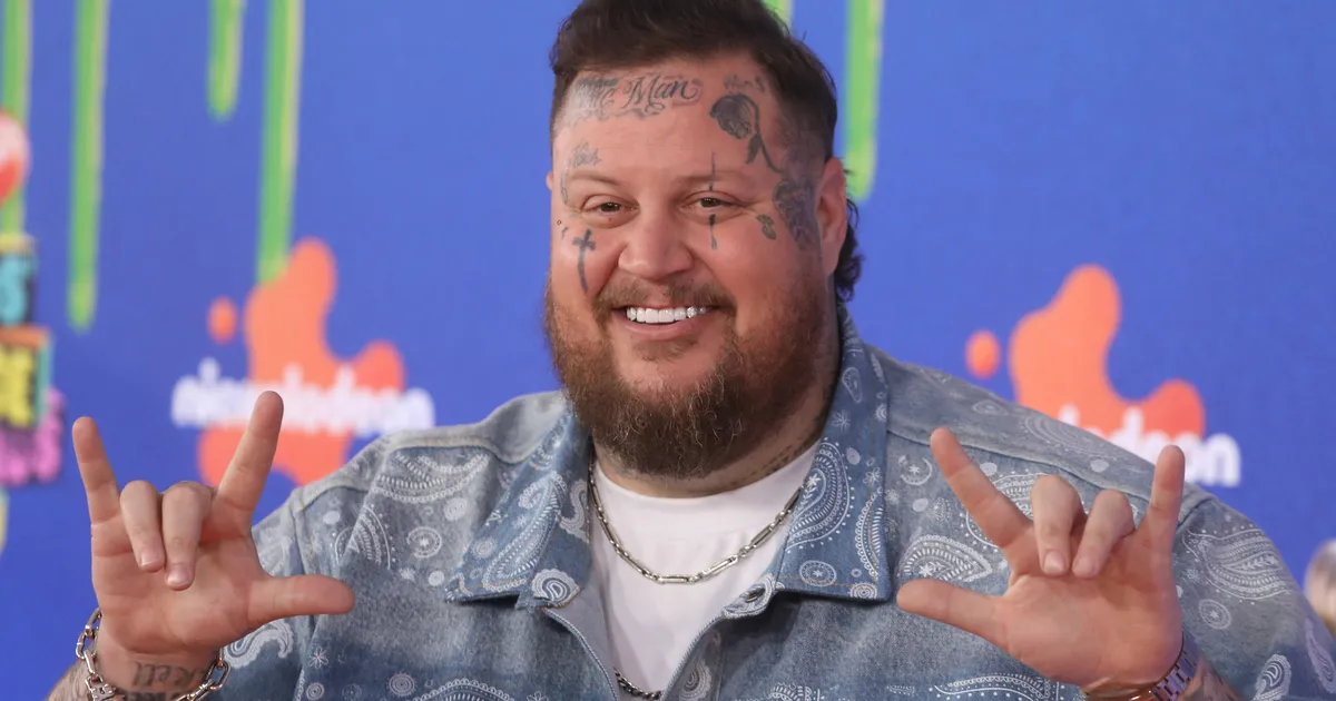 TUNDMATUSENI MUUTUNUD ⟩ Maailmakuulus laulja seljatas toidusõltuvuse ja langetas kehakaalu uskumatud 136 kilo